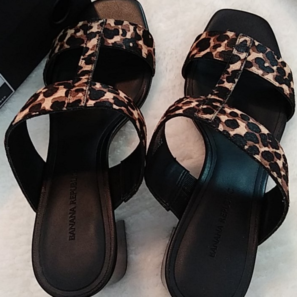 Banana Republic T Strap Mules size 8 NWT